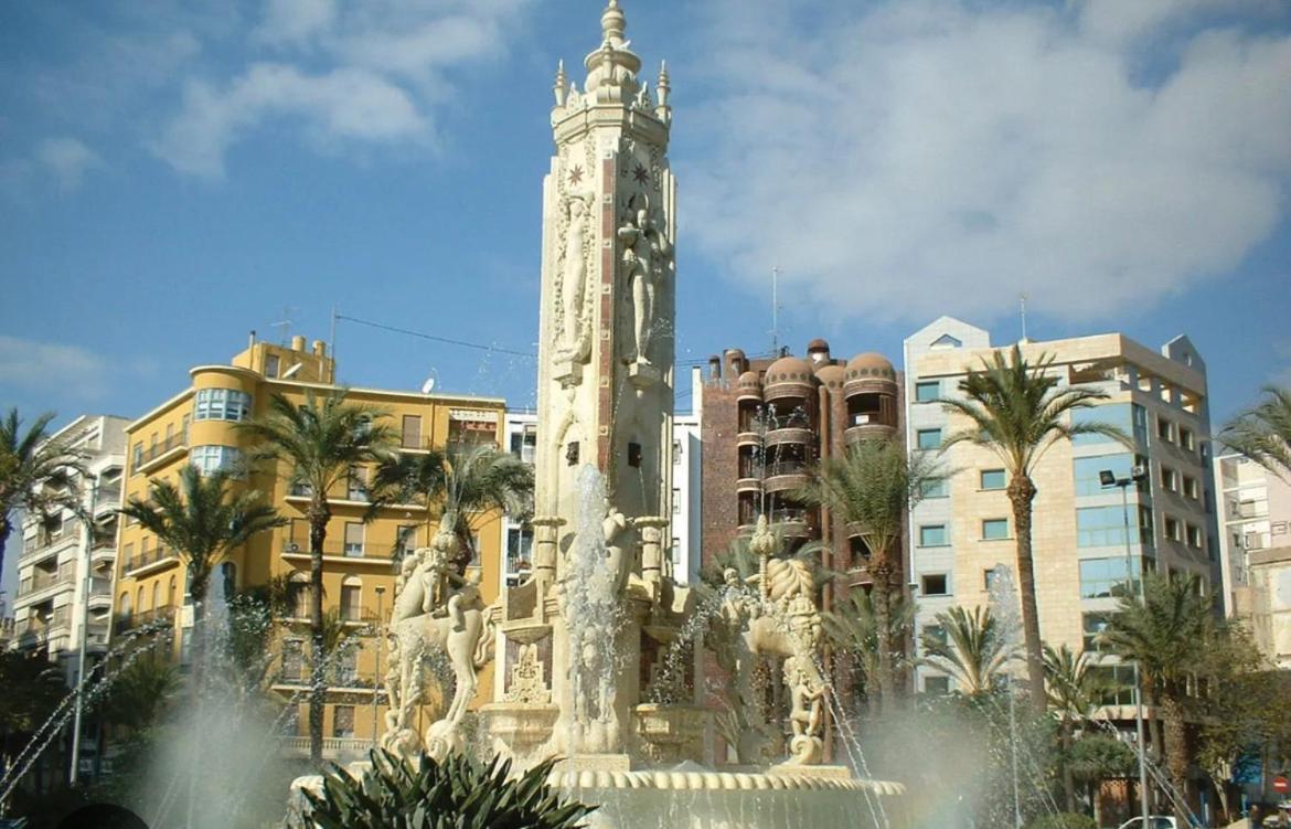 Centrally-Located, Spacious Flat At Historic Centre & Short Walk To Beach Alicante Exterior foto