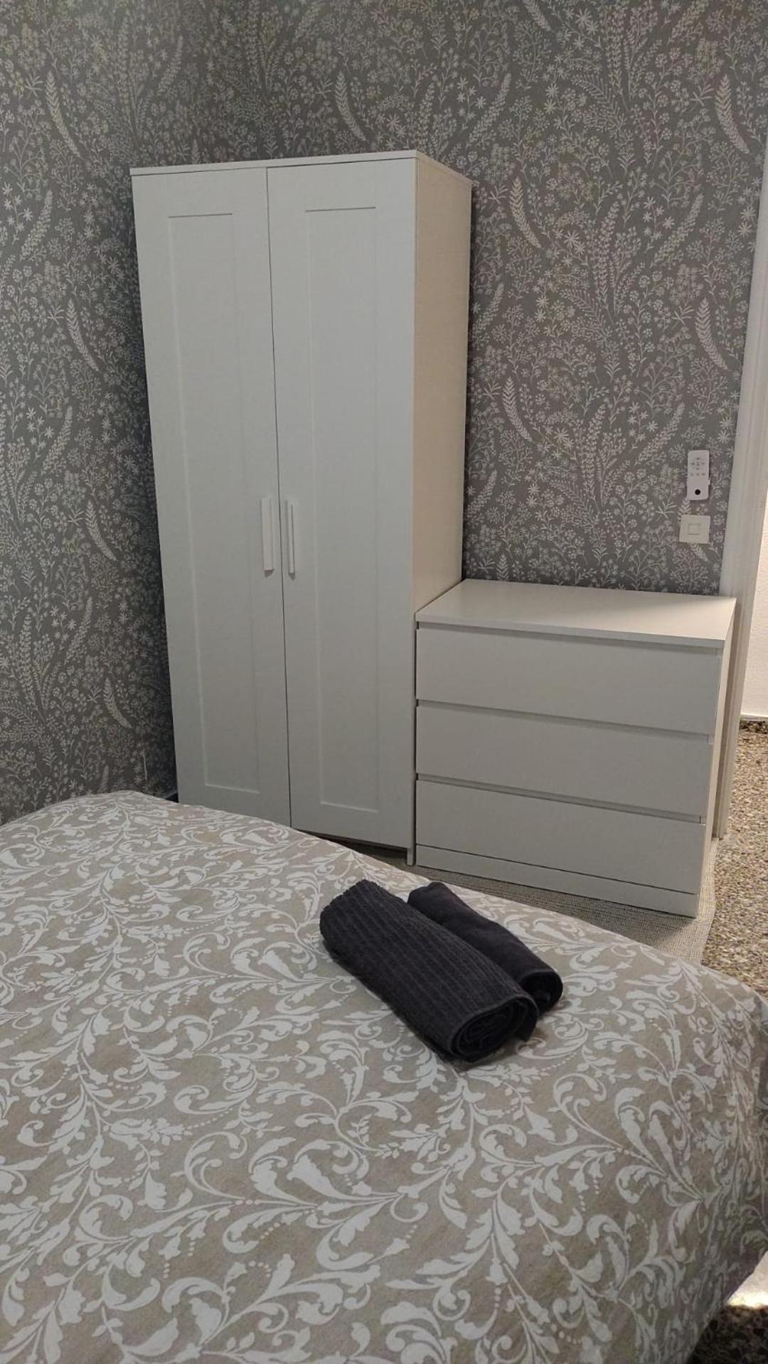 Centrally-Located, Spacious Flat At Historic Centre & Short Walk To Beach Alicante Exterior foto
