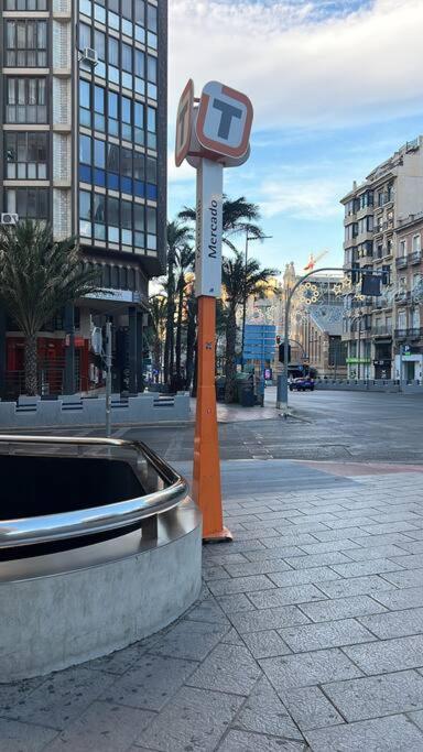 Centrally-Located, Spacious Flat At Historic Centre & Short Walk To Beach Alicante Exterior foto